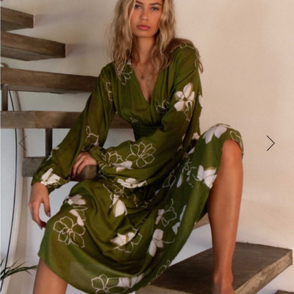 Night Bloom Long Sleeve Maxi Dress size medium Billabong